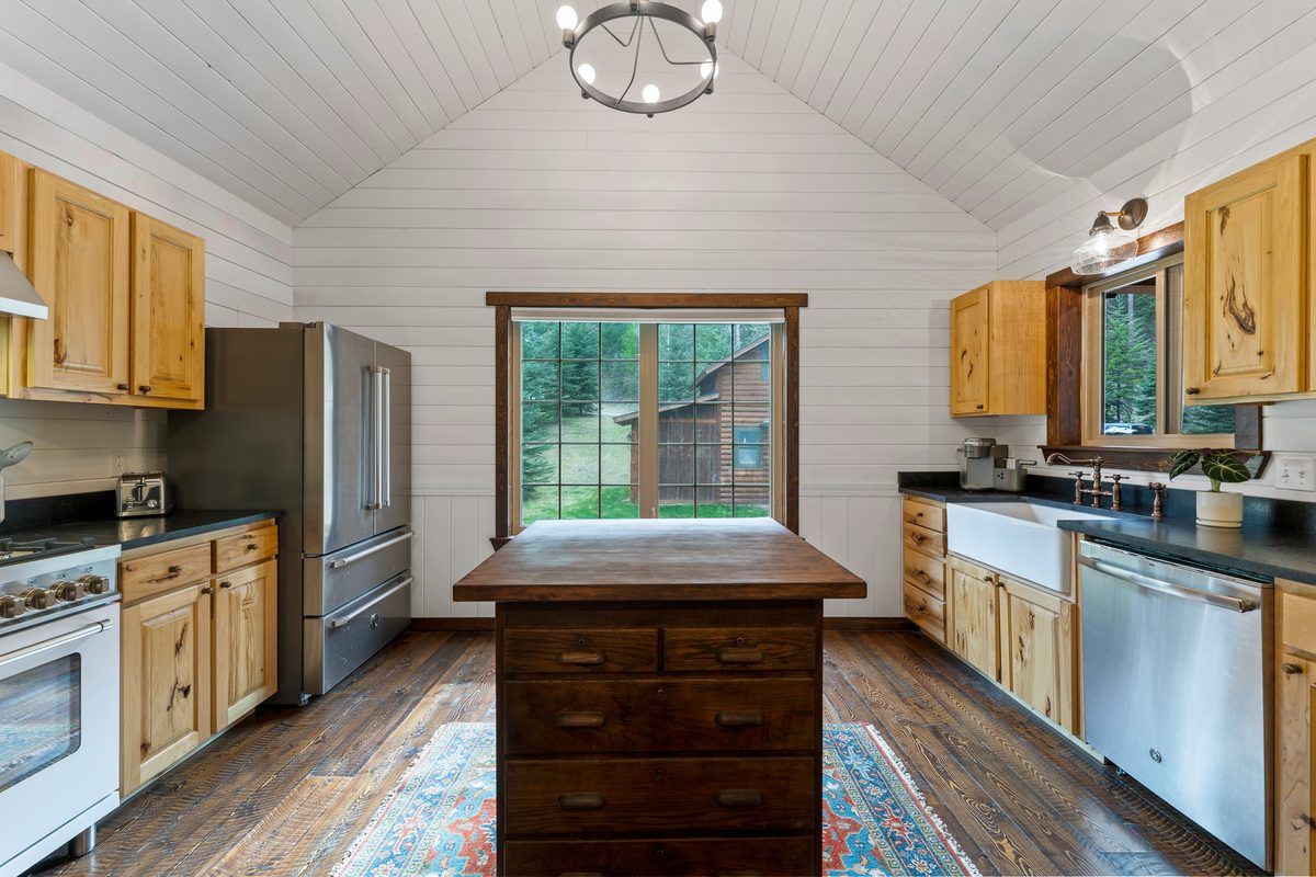Kitchen island and farmhouse sink