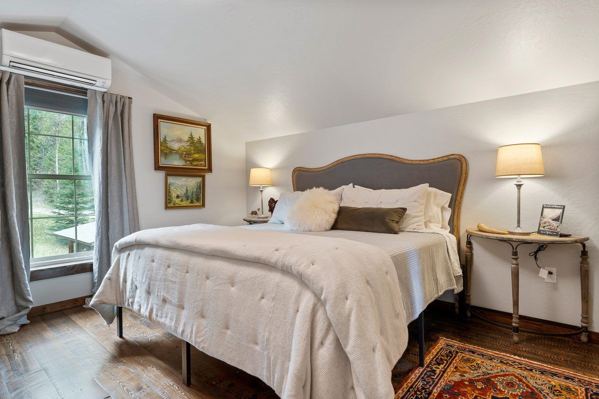 Second bedroom